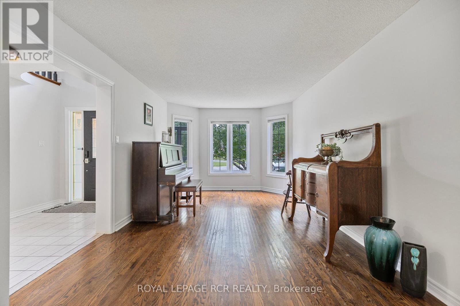 Photo 7 of 11 Litner Crescent, Georgina ON