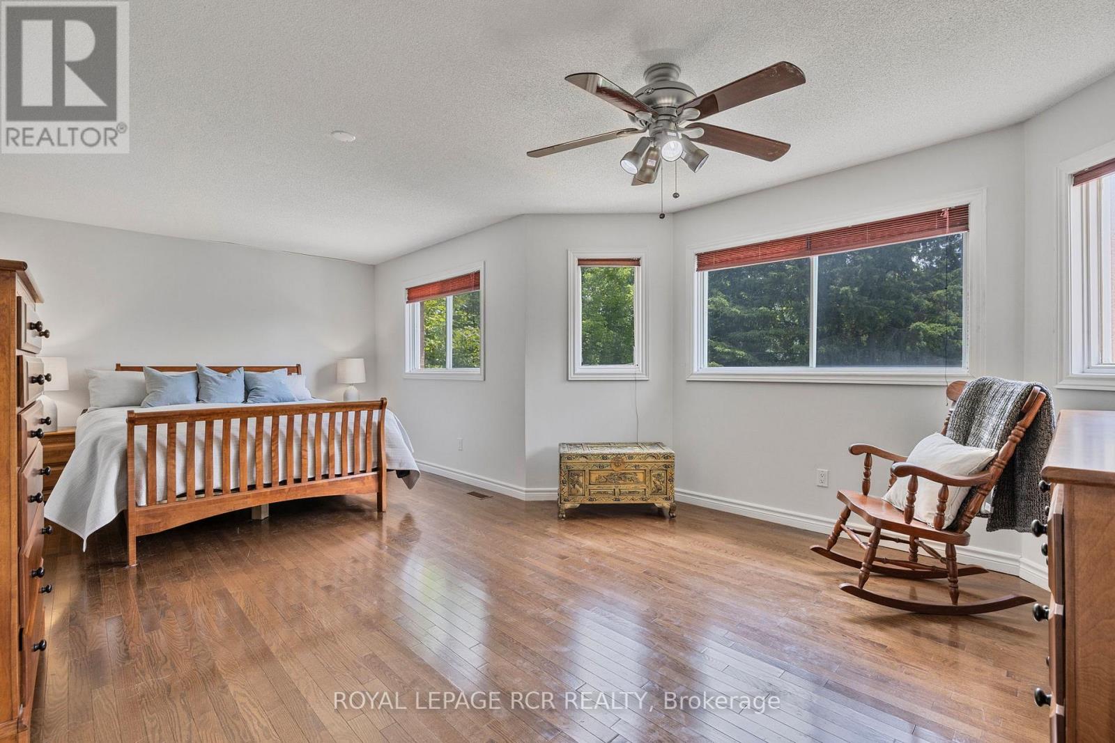Photo 21 of 11 Litner Crescent, Georgina ON