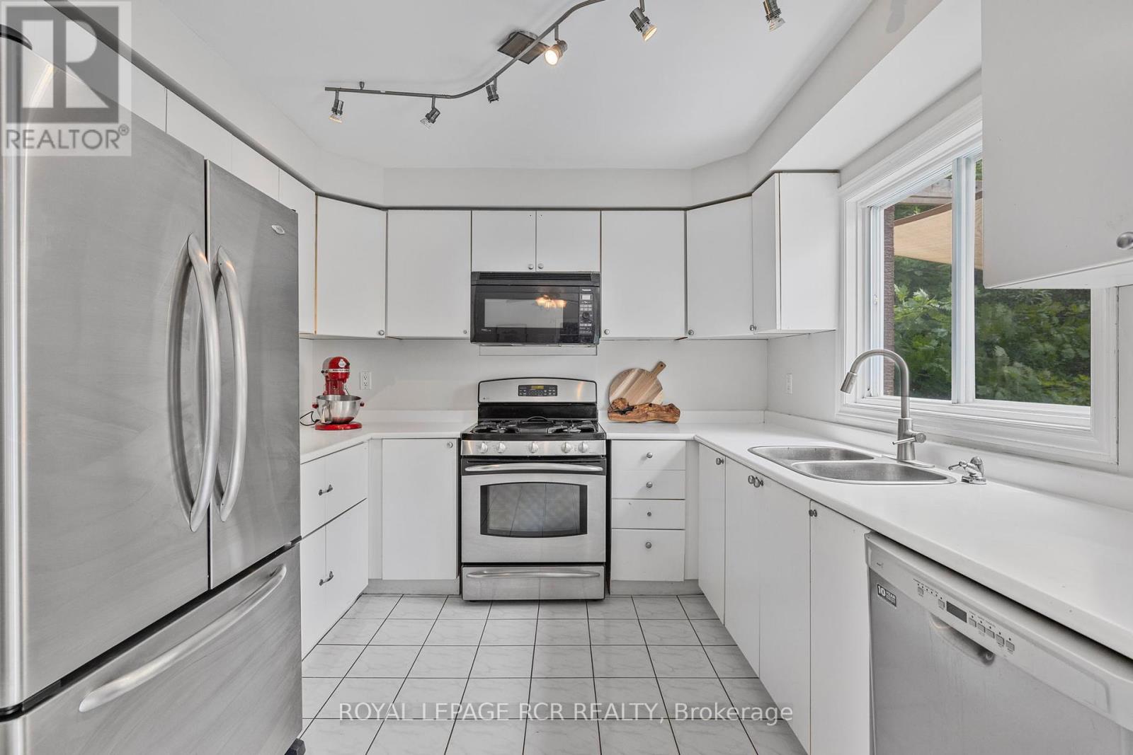 Photo 12 of 11 Litner Crescent, Georgina ON