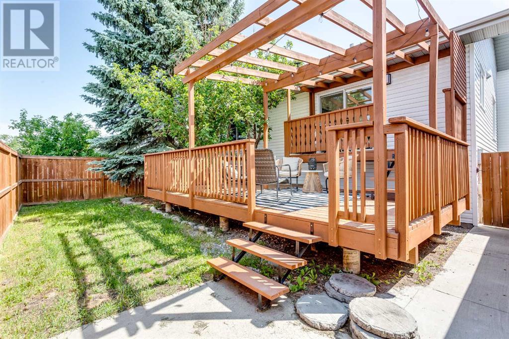 Single Family House Bi-level for Sale in  Riverstone Place SE Riverbend Calgary 