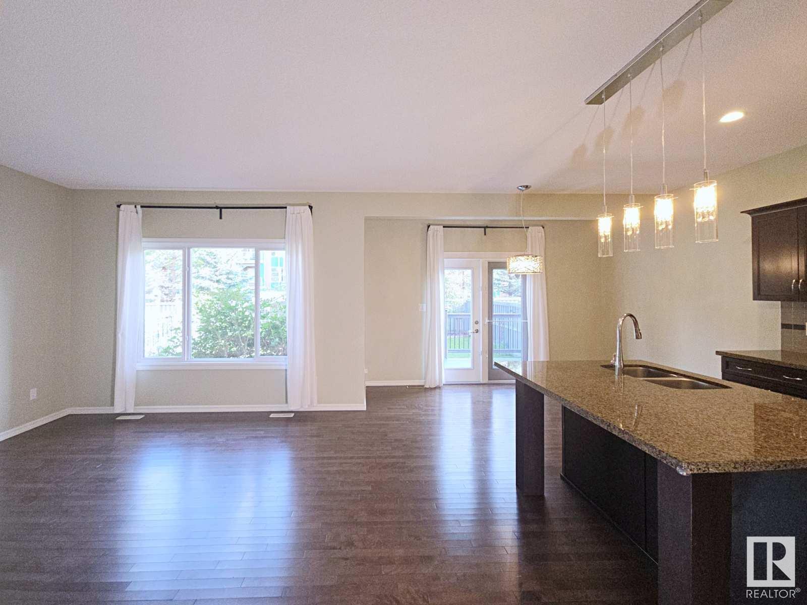 Photo 2 of 716 Adams Wy Sw, Edmonton AB