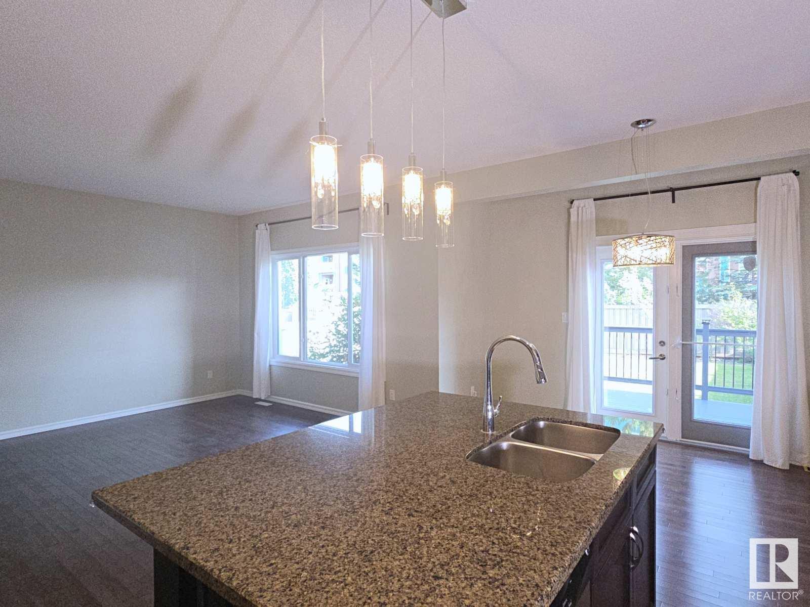 Photo 7 of 716 Adams Wy Sw, Edmonton AB