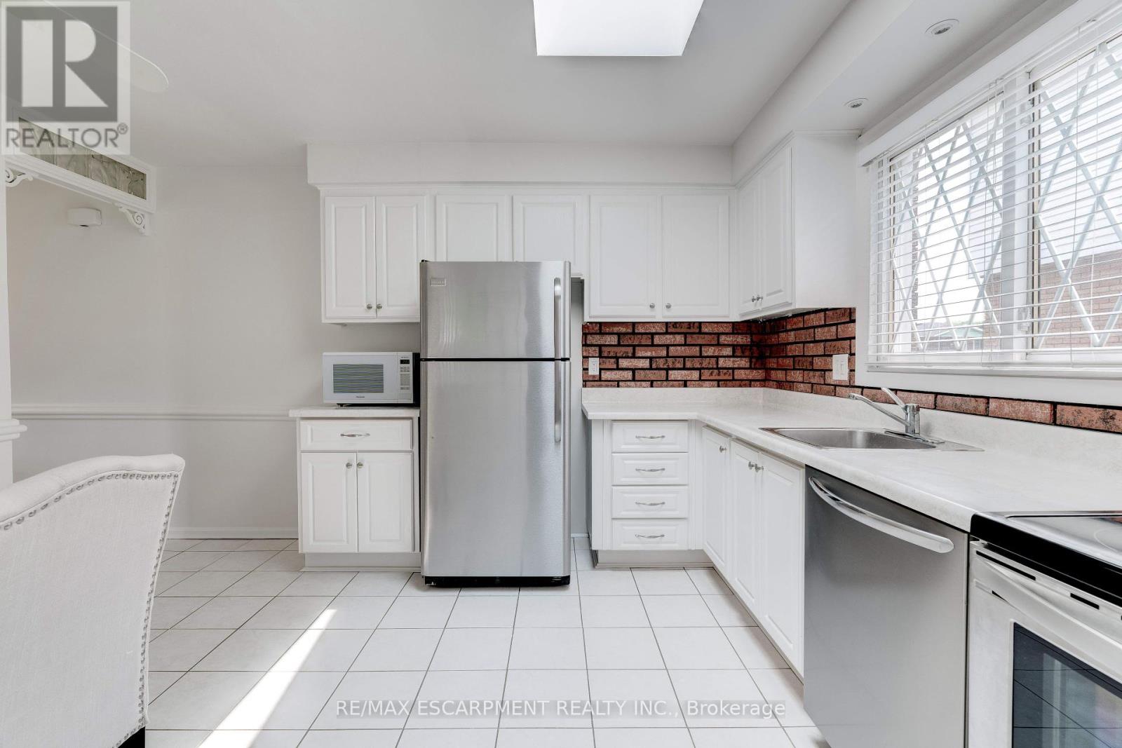 Photo 12 of 58 Goldfinch Road, Hamilton ON