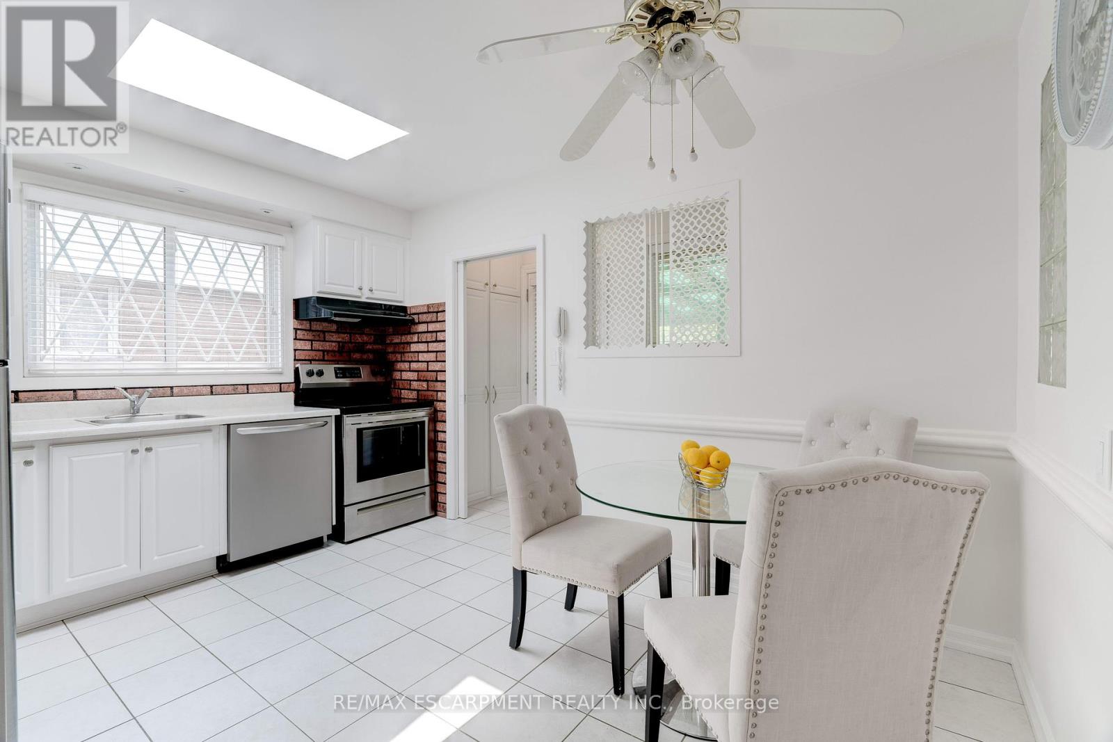 Photo 13 of 58 Goldfinch Road, Hamilton ON