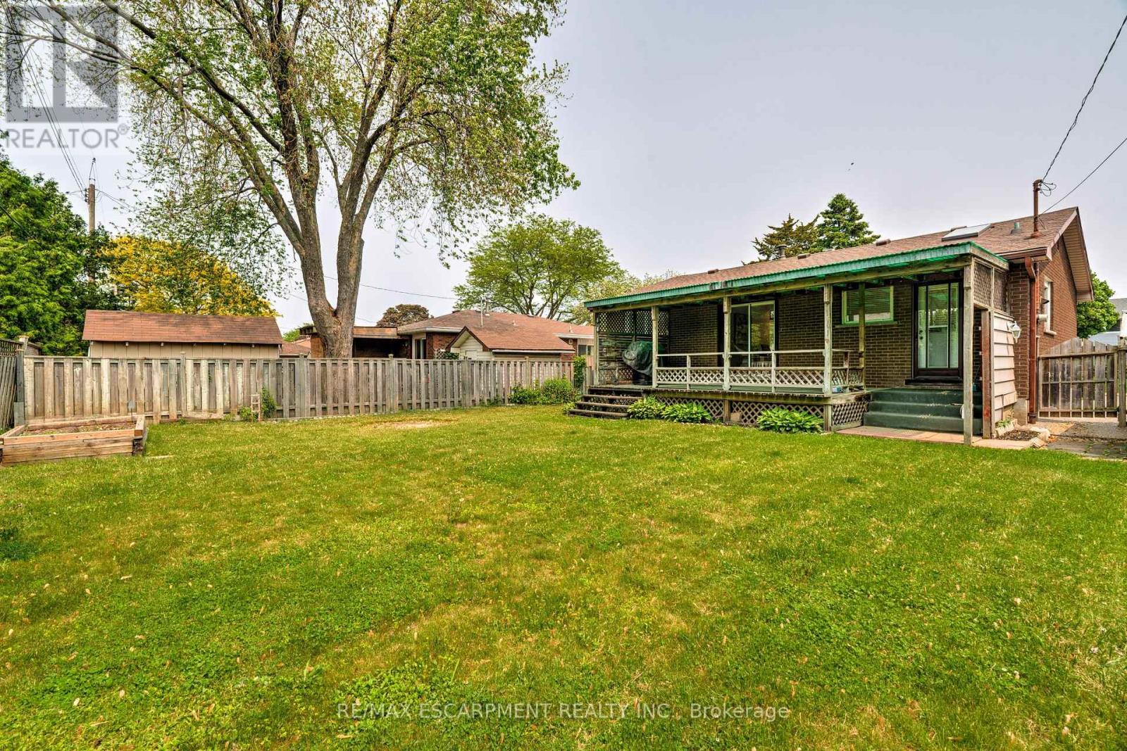 Photo 33 of 58 Goldfinch Road, Hamilton ON