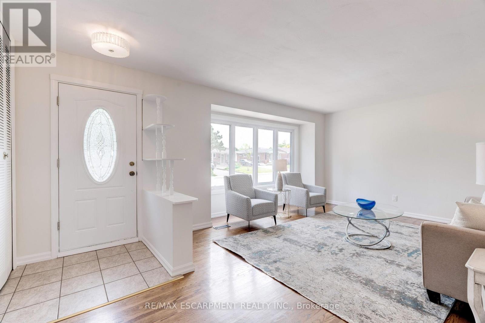 Photo 9 of 58 Goldfinch Road, Hamilton ON