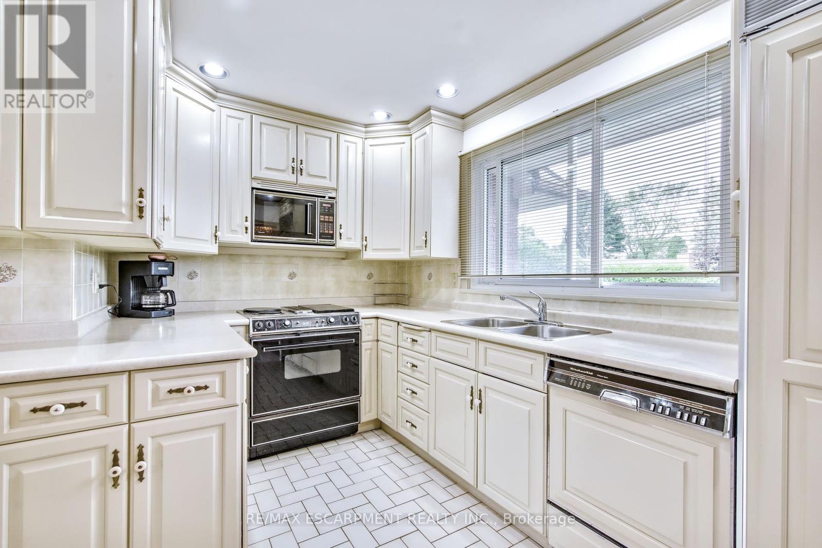 Photo 8 of 3546 Eton Crescent, Niagara Falls ON
