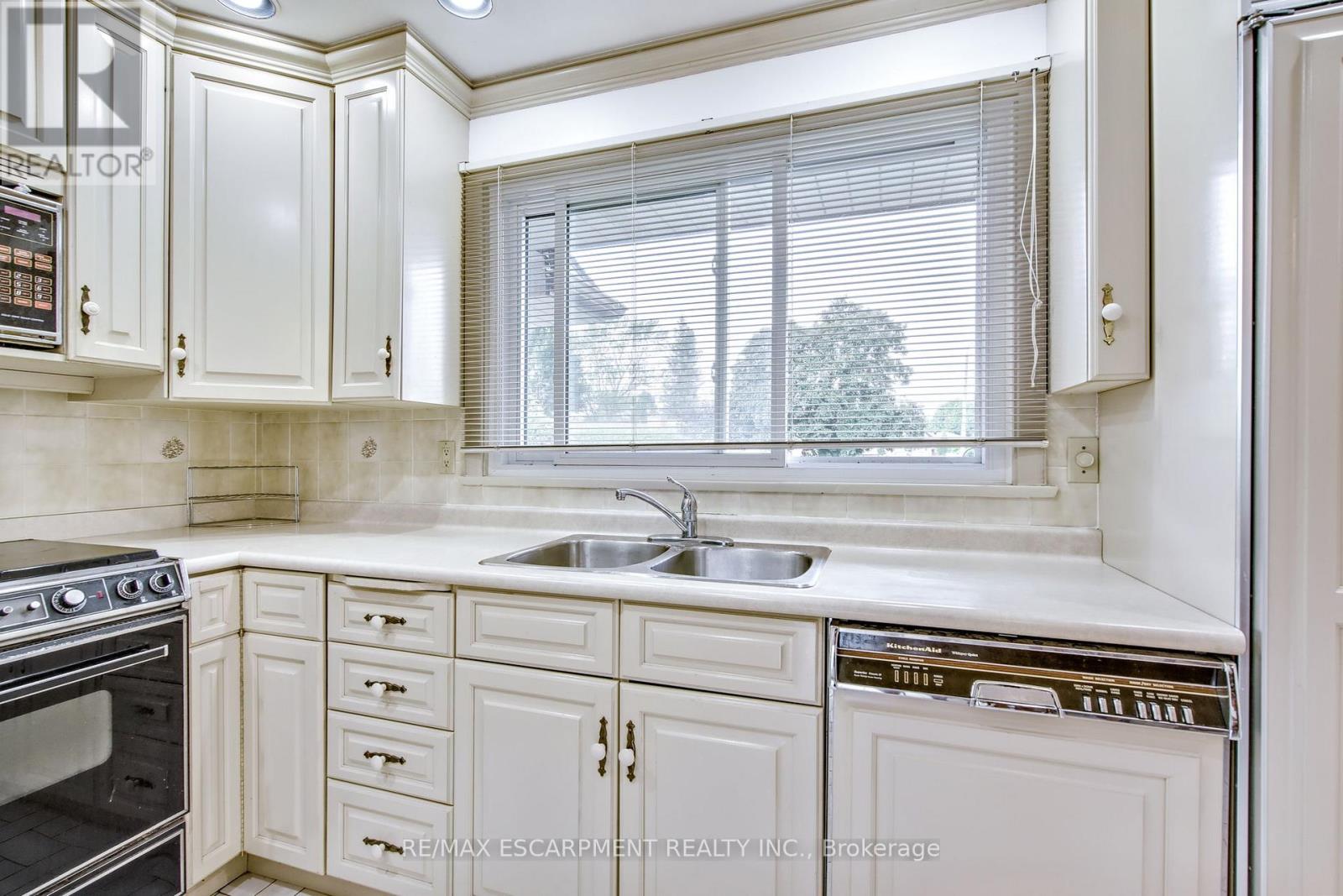 Photo 9 of 3546 Eton Crescent, Niagara Falls ON