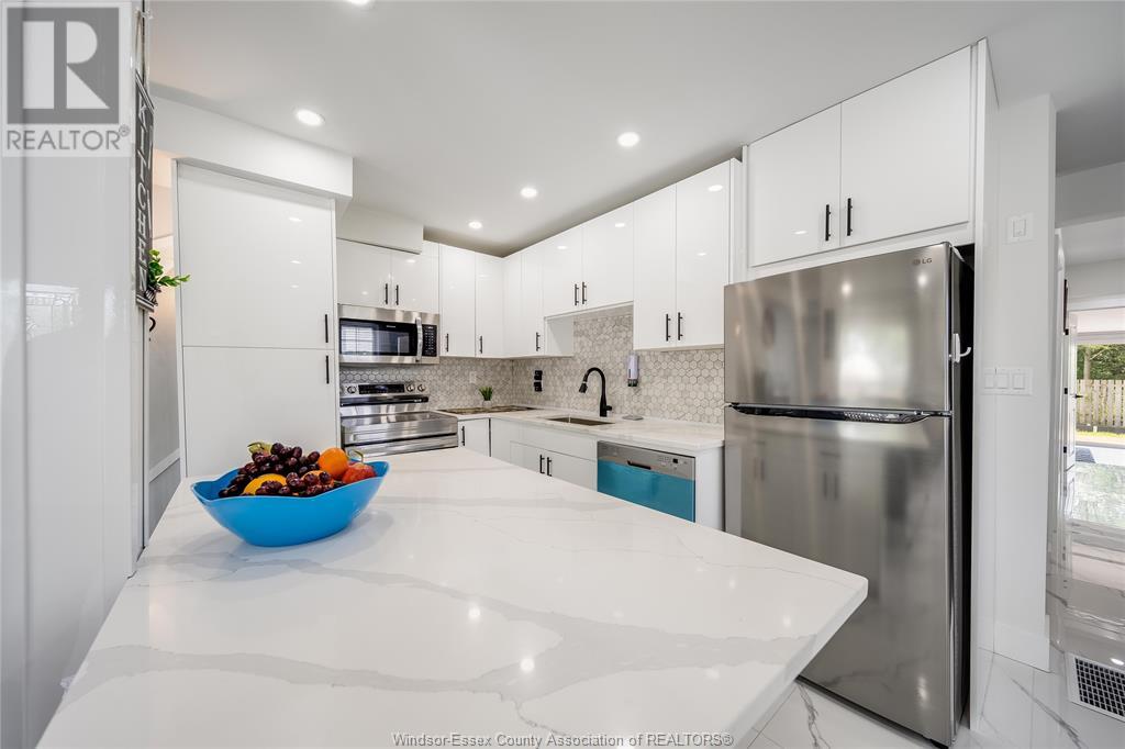 Photo 4 of 1329 Wellington, Windsor ON