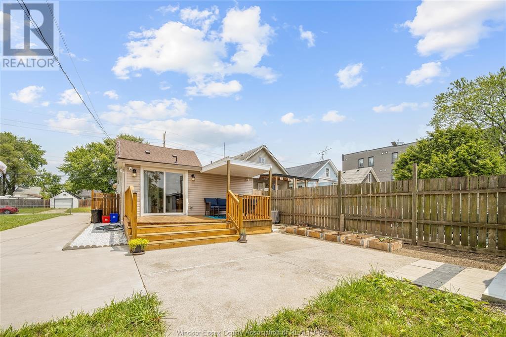 Photo 11 of 1329 Wellington, Windsor ON