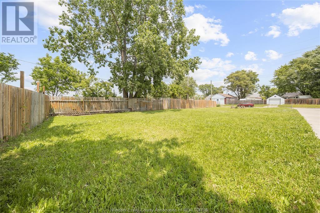 Photo 6 of 1329 Wellington, Windsor ON