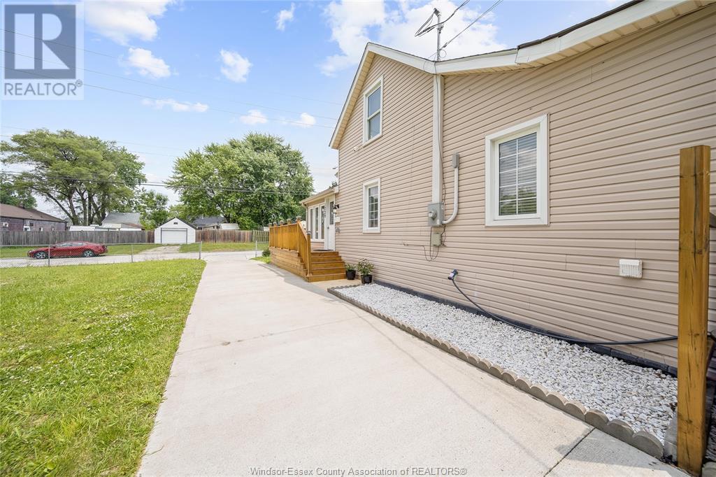 Photo 21 of 1329 Wellington, Windsor ON