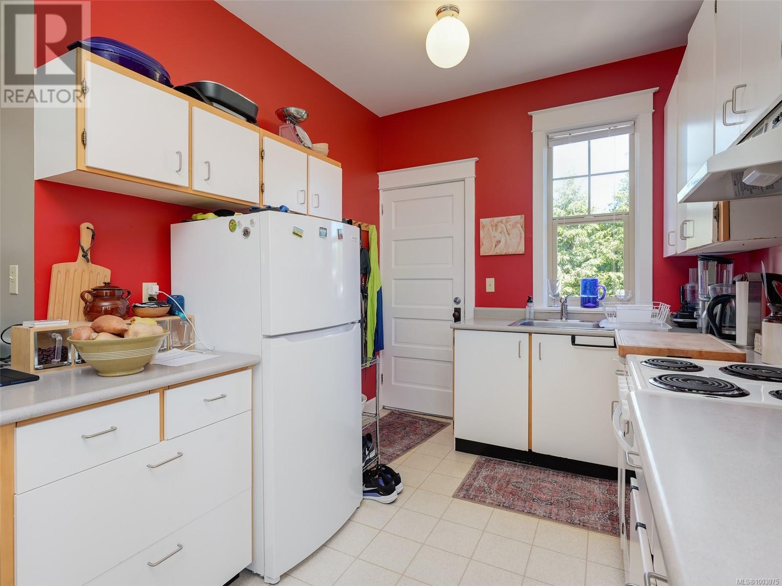 Photo 21 of 355 Richmond Ave, Victoria BC