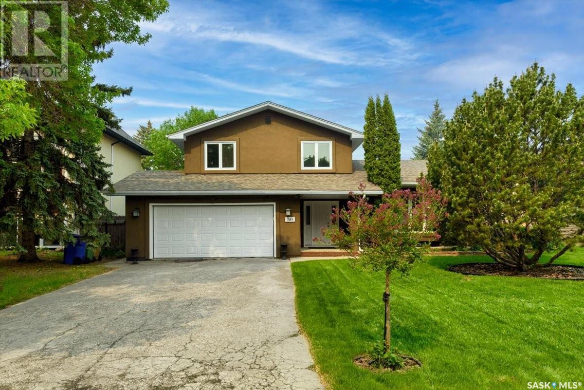 Single Family House 2 Level for Sale in  Lowry PLACE Regina 