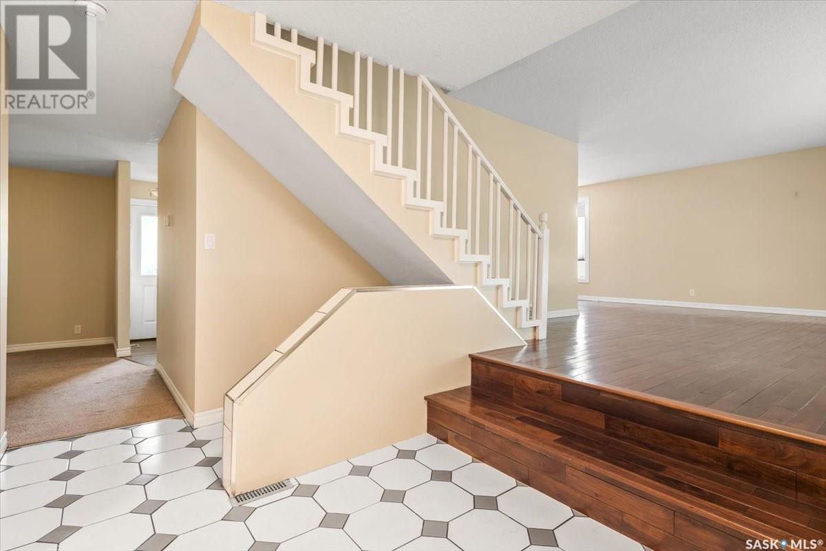 Single Family House 2 Level for Sale in  Lowry PLACE Regina 