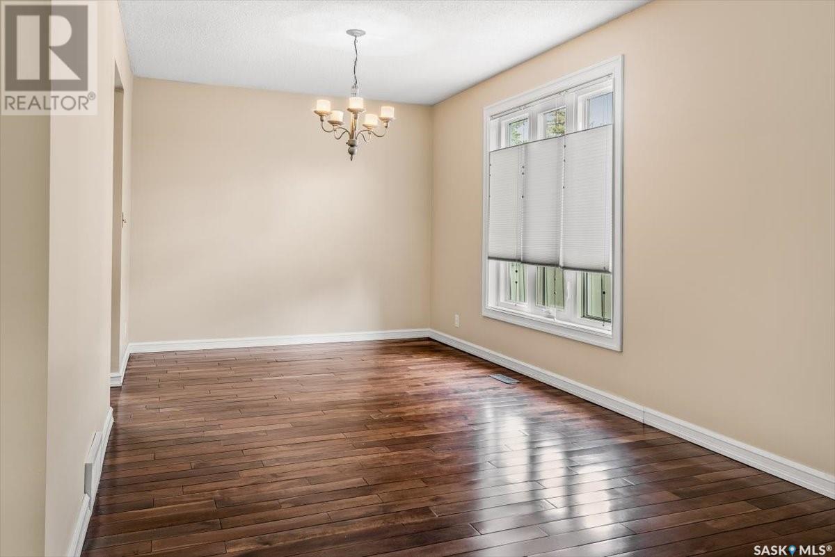 Single Family House 2 Level for Sale in  Lowry PLACE Regina 