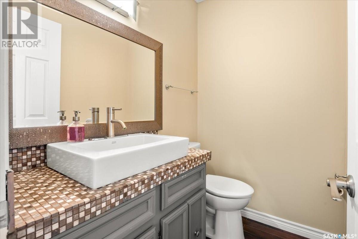 Single Family House 2 Level for Sale in  Lowry PLACE Regina 