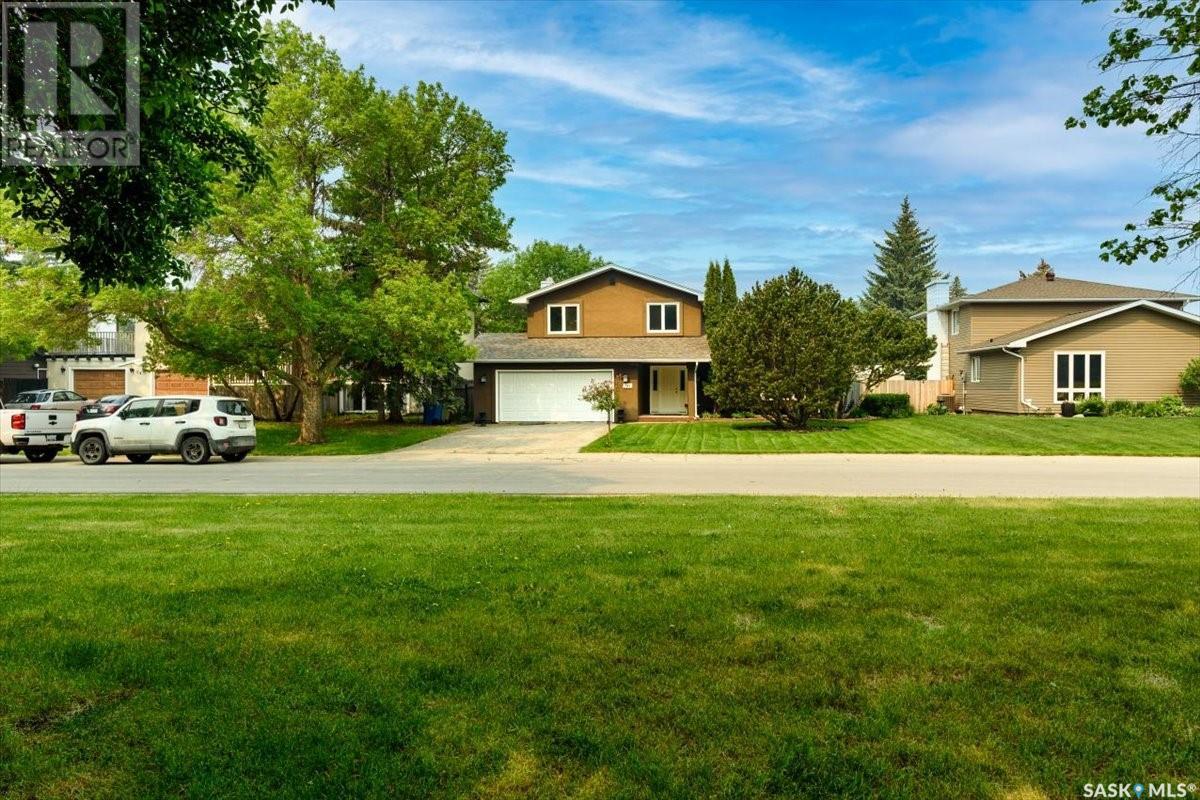 Single Family House 2 Level for Sale in  Lowry PLACE Regina 