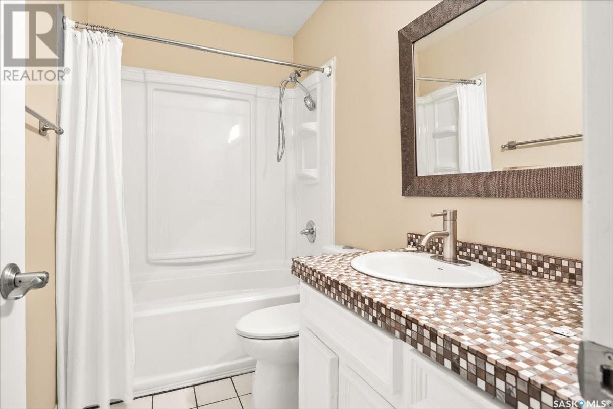 Single Family House 2 Level for Sale in  Lowry PLACE Regina 