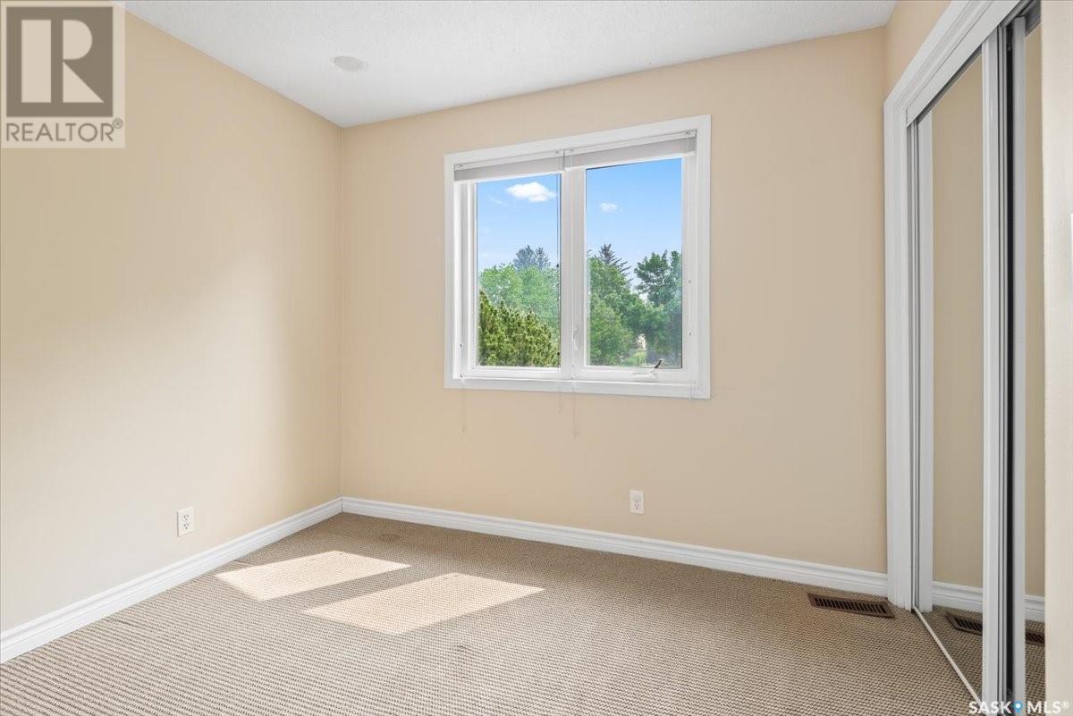 Single Family House 2 Level for Sale in  Lowry PLACE Regina 