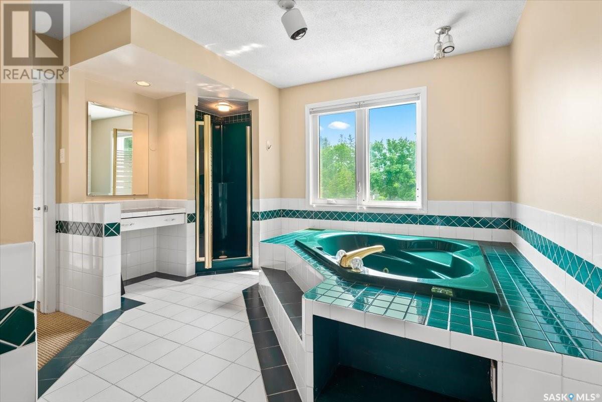 Single Family House 2 Level for Sale in  Lowry PLACE Regina 