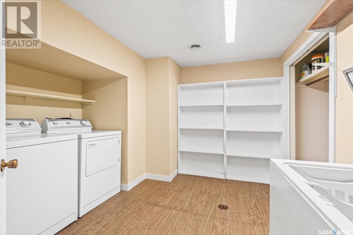 Single Family House 2 Level for Sale in  Lowry PLACE Regina 