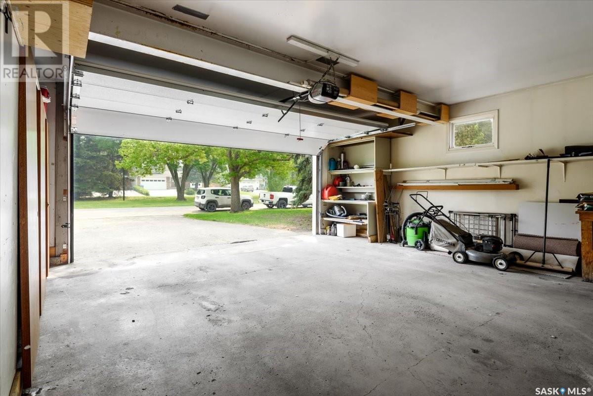 Single Family House 2 Level for Sale in  Lowry PLACE Regina 