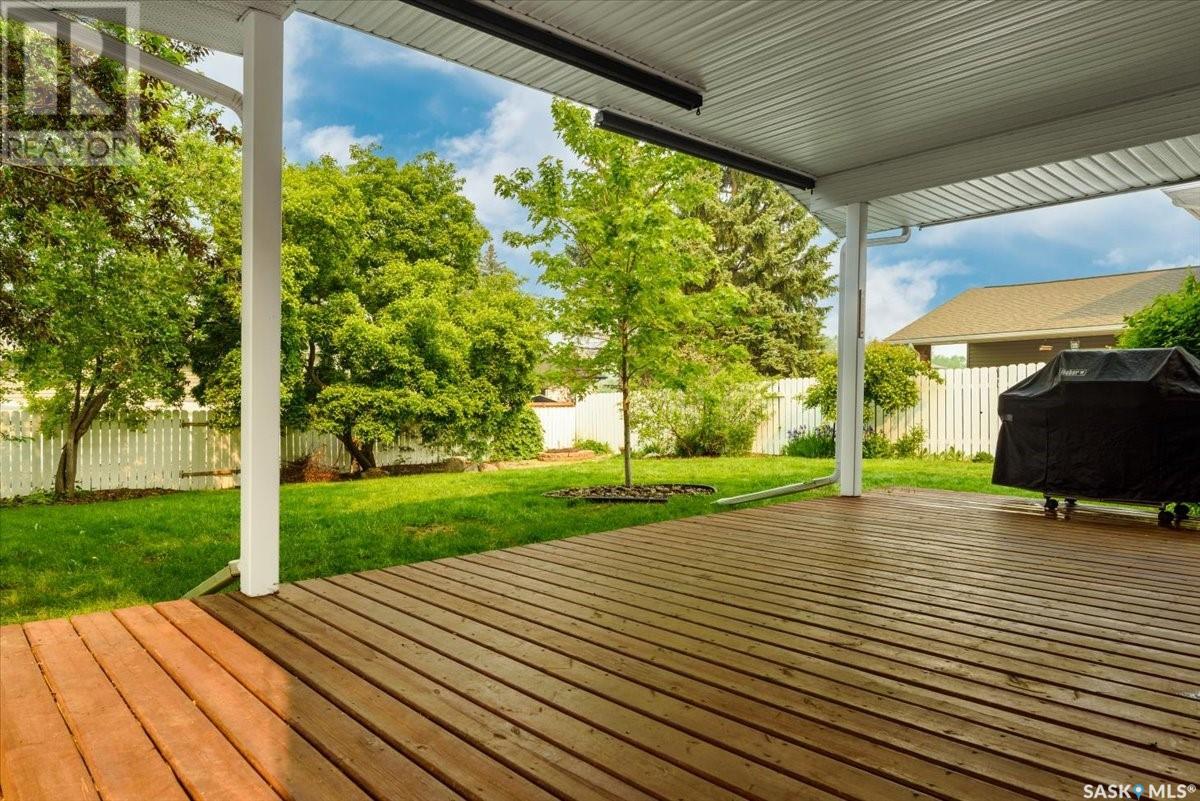 Single Family House 2 Level for Sale in  Lowry PLACE Regina 