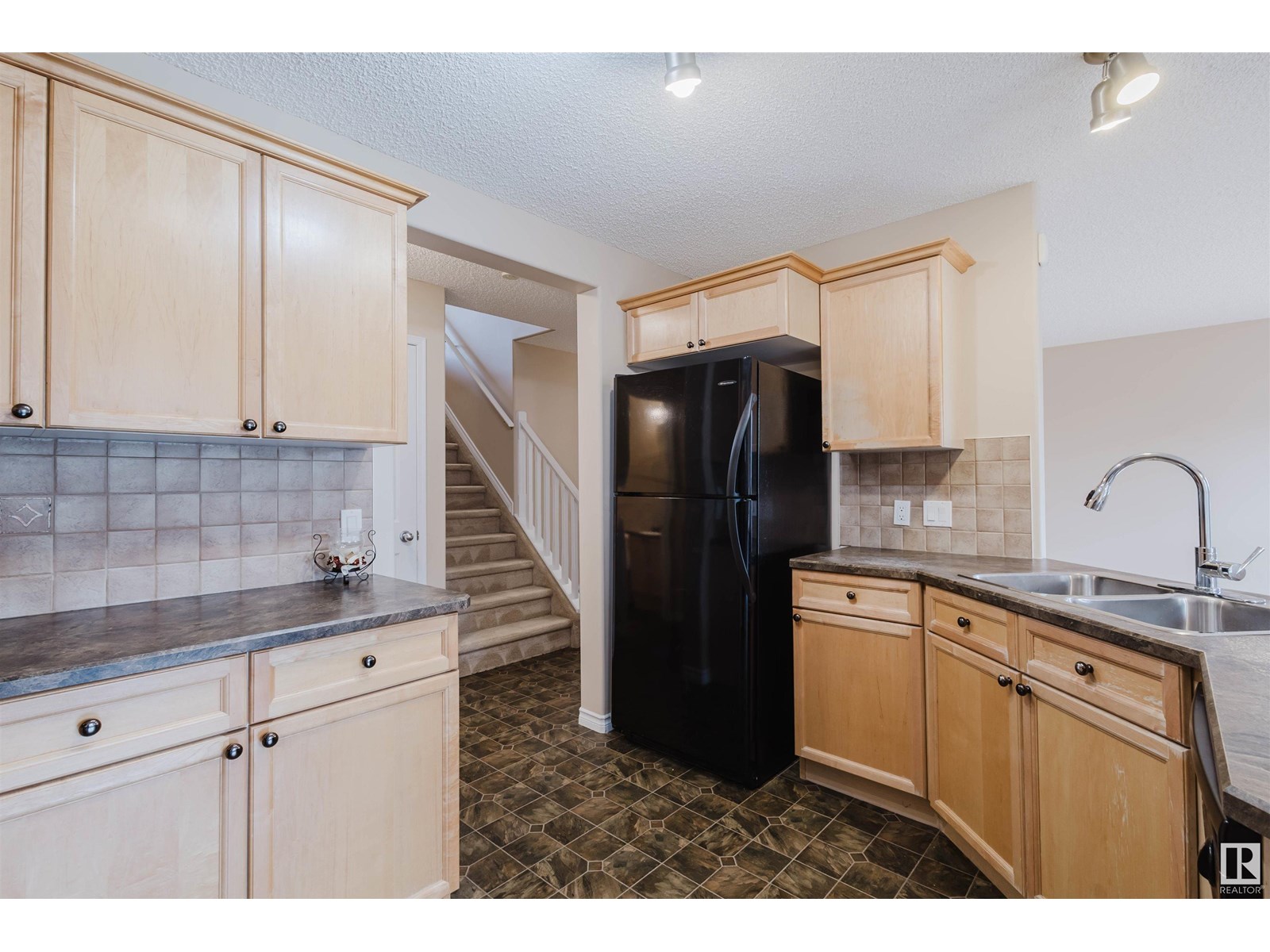 Photo 10 of 20132 46 Av Nw, Edmonton AB