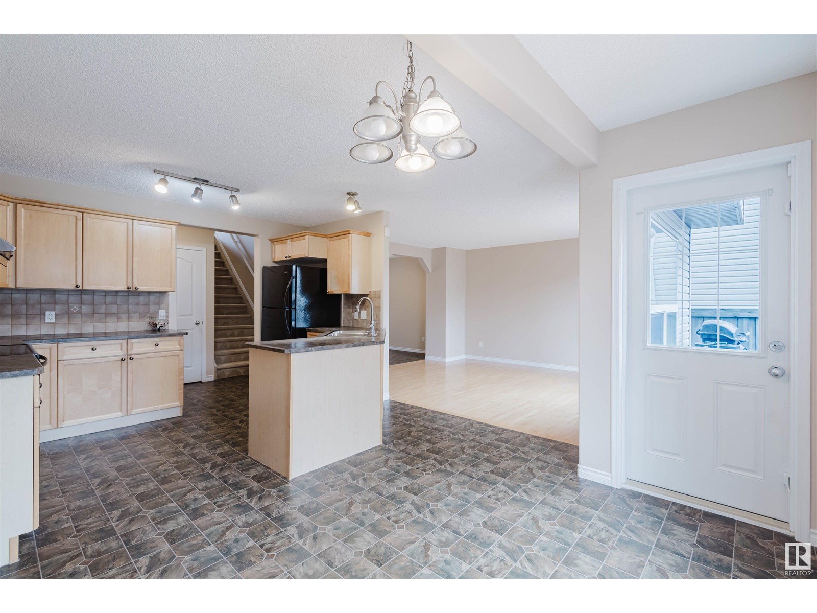 Photo 15 of 20132 46 Av Nw, Edmonton AB
