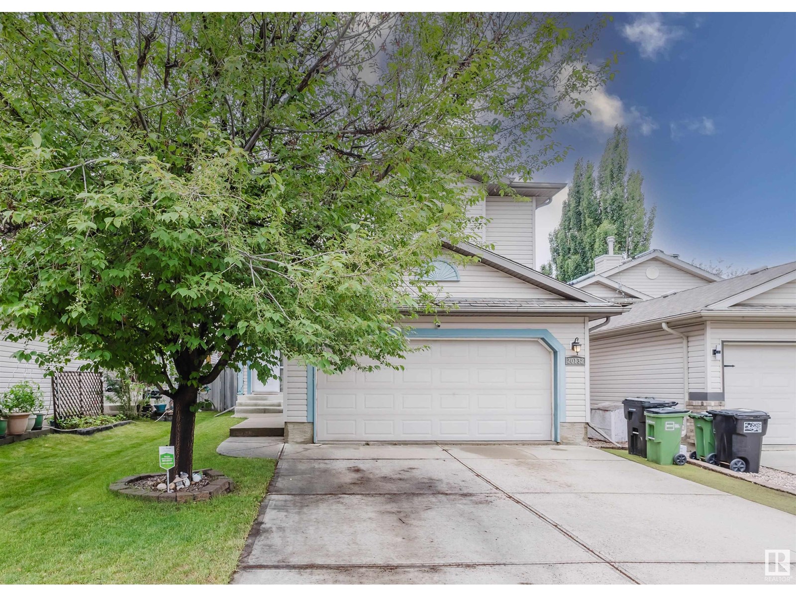 Photo 2 of 20132 46 Av Nw, Edmonton AB