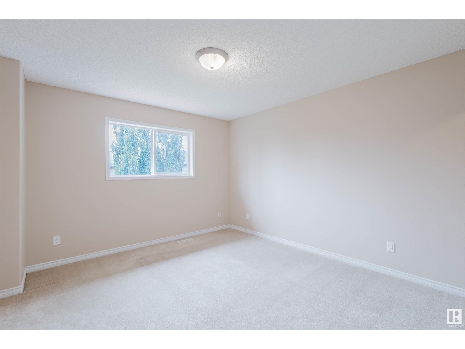 Photo 22 of 20132 46 Av Nw, Edmonton AB