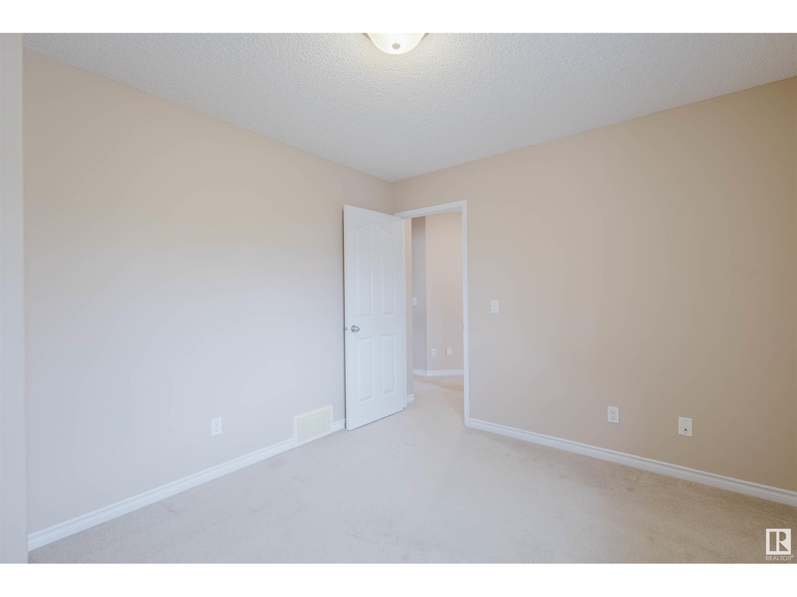 Photo 26 of 20132 46 Av Nw, Edmonton AB