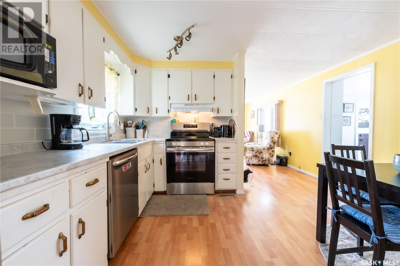 Photo 11 of B 21 1455 9th Avenue Ne, Moose Jaw SK