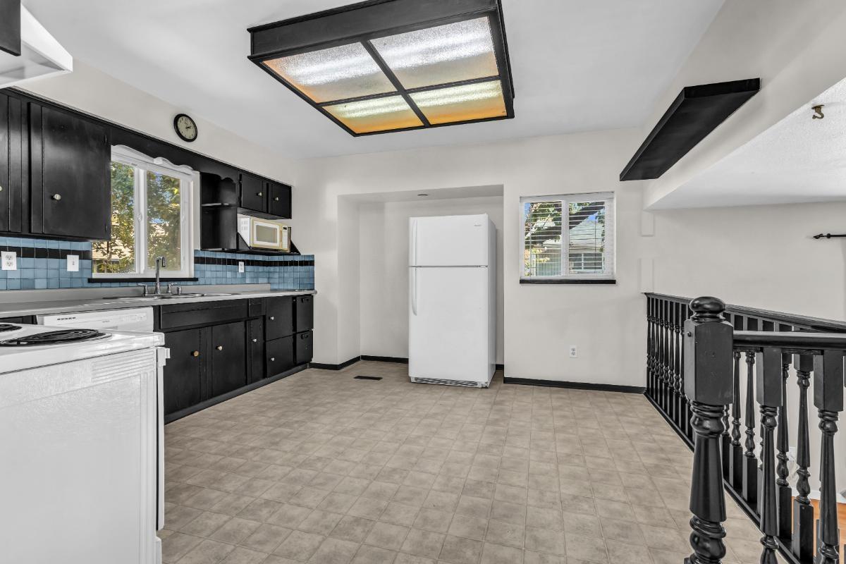 Photo 13 of 13363 65 A Avenue, Surrey BC