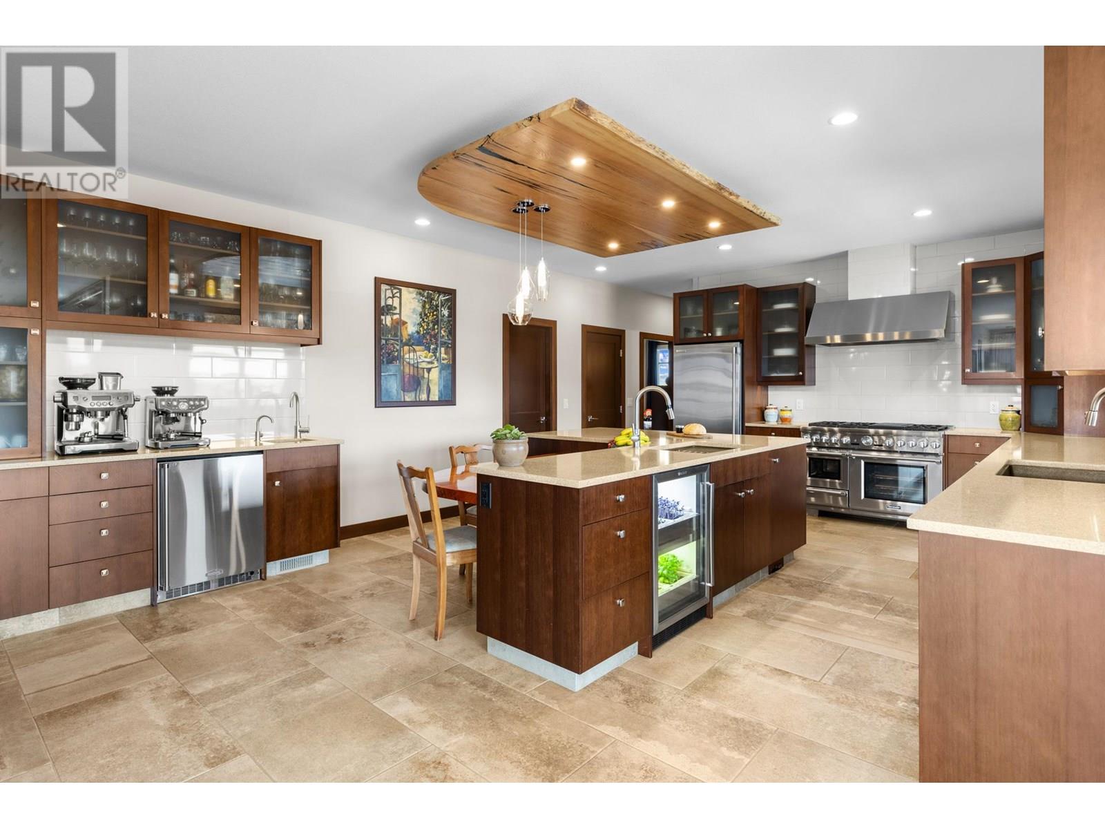 3318 Vineyard View Drive, West Kelowna