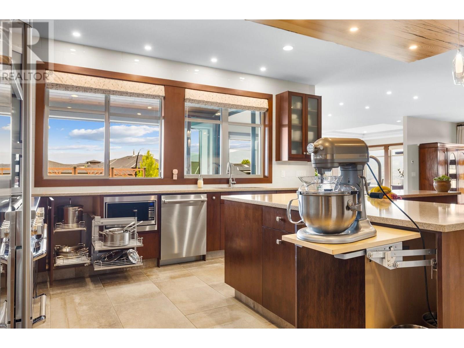 3318 Vineyard View Drive, West Kelowna