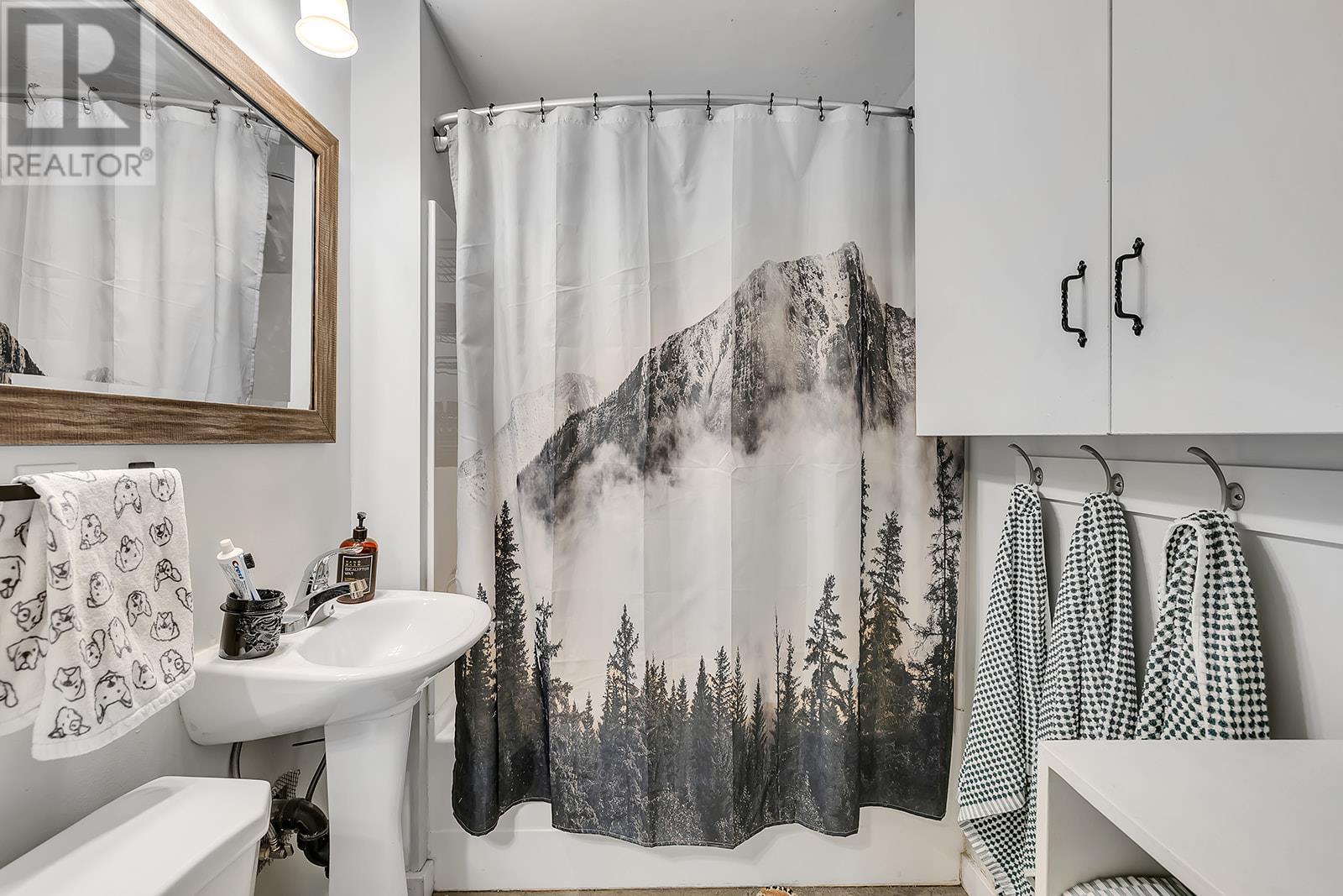  541 Okanagan Boulevard, Kelowna