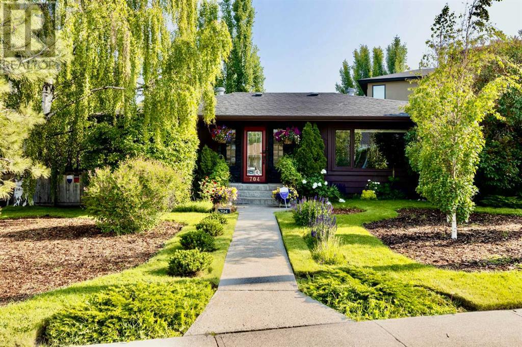 704 47 Avenue SW, Calgary, Alberta