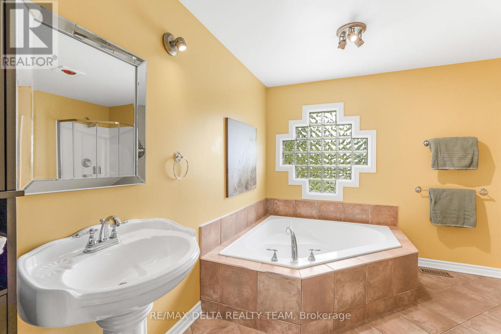 Photo 11 of 1147 Fieldown Street, Ottawa ON