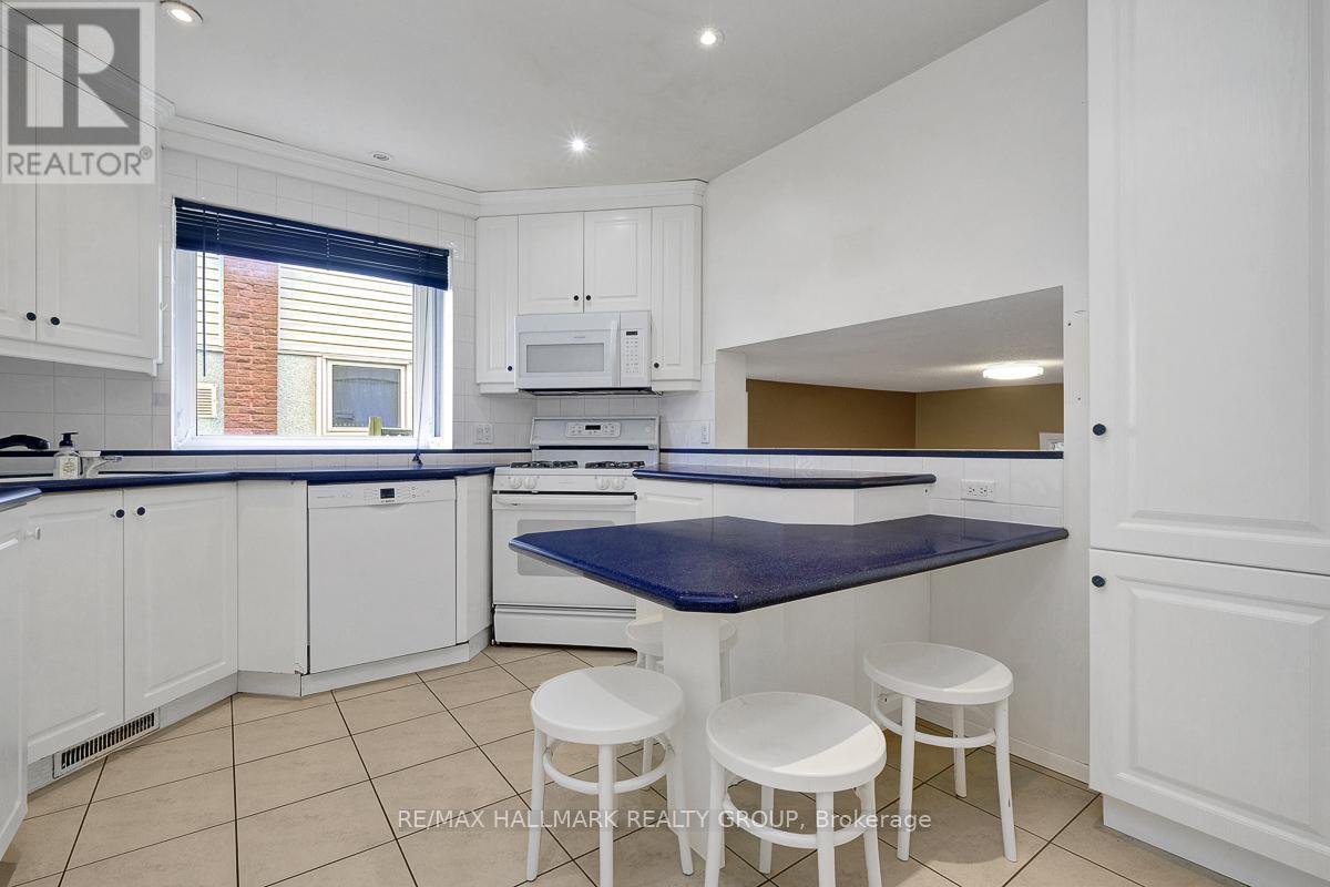 Photo 11 of 2149 Hubbard Crescent, Ottawa ON