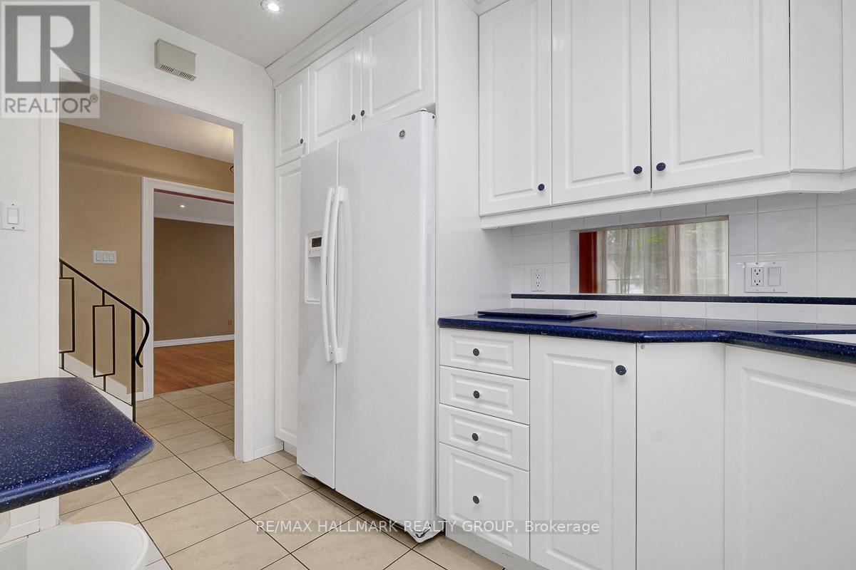 Photo 14 of 2149 Hubbard Crescent, Ottawa ON