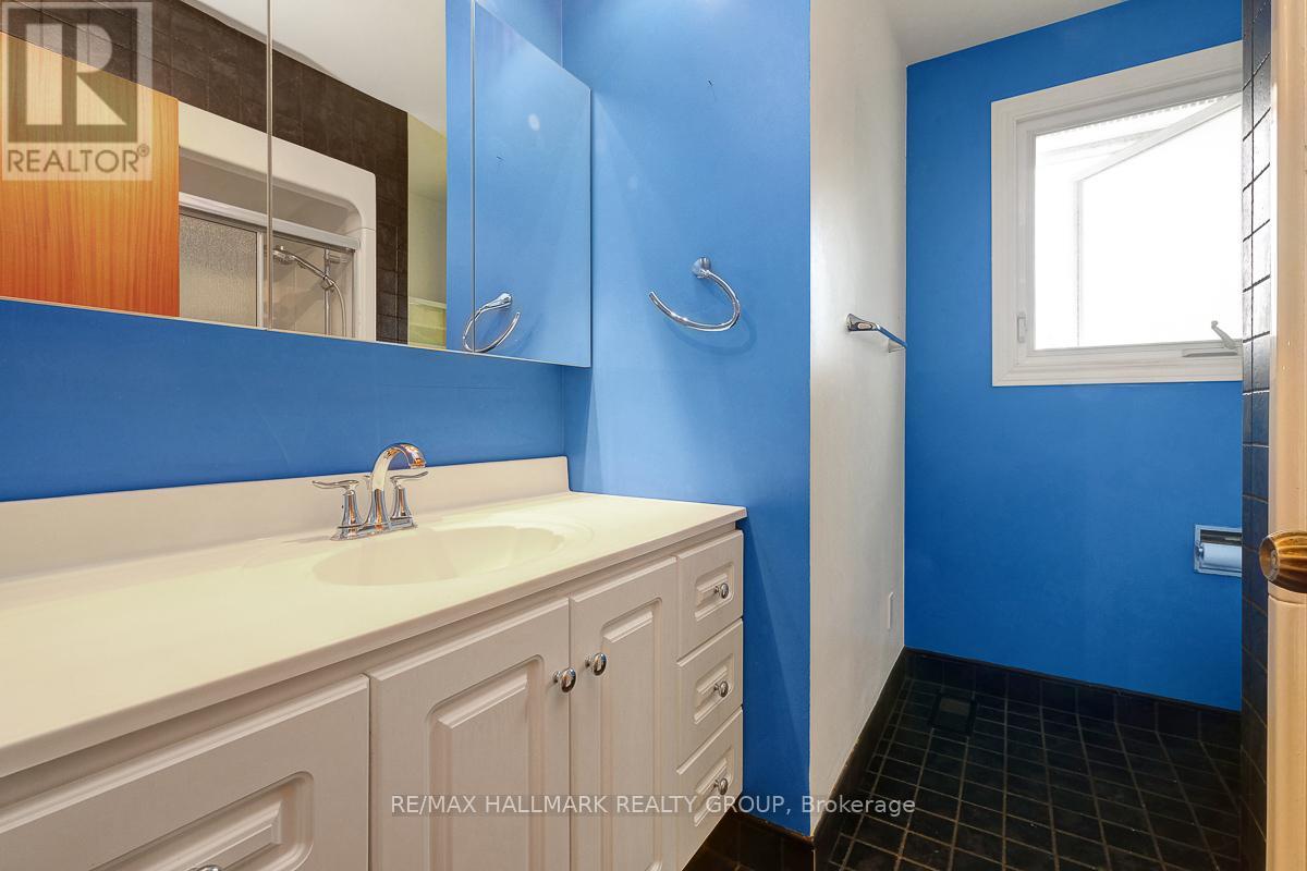 Photo 17 of 2149 Hubbard Crescent, Ottawa ON