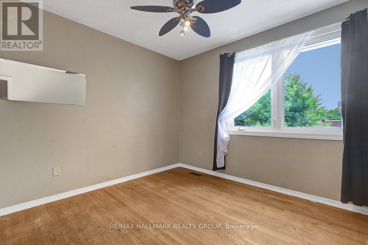 Photo 18 of 2149 Hubbard Crescent, Ottawa ON