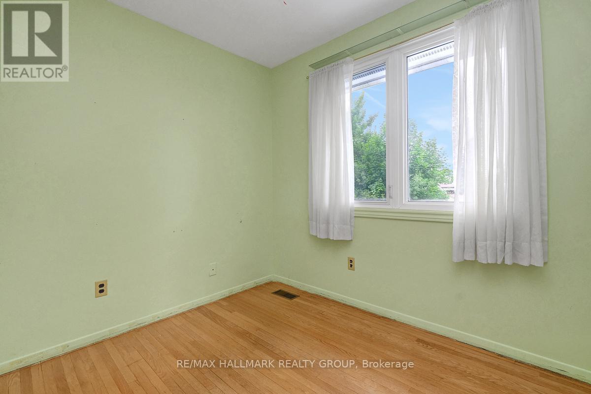 Photo 20 of 2149 Hubbard Crescent, Ottawa ON
