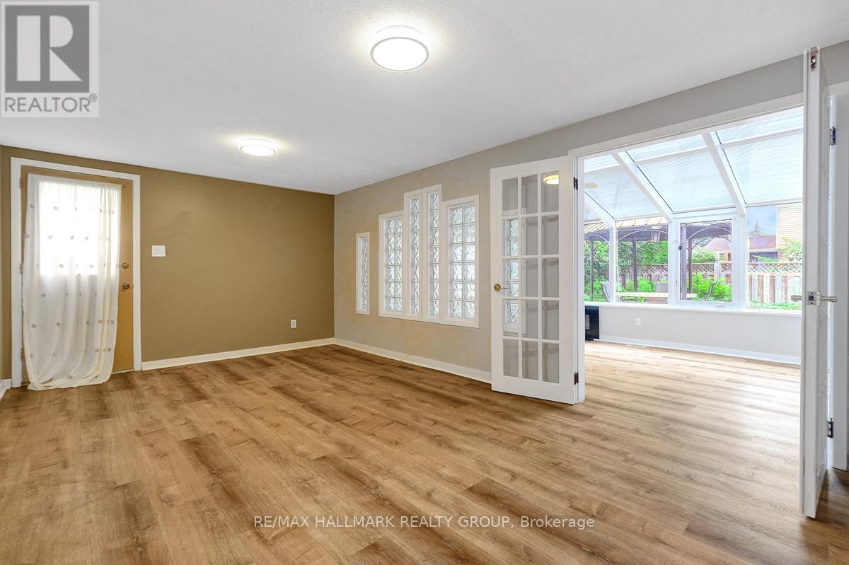 Photo 23 of 2149 Hubbard Crescent, Ottawa ON