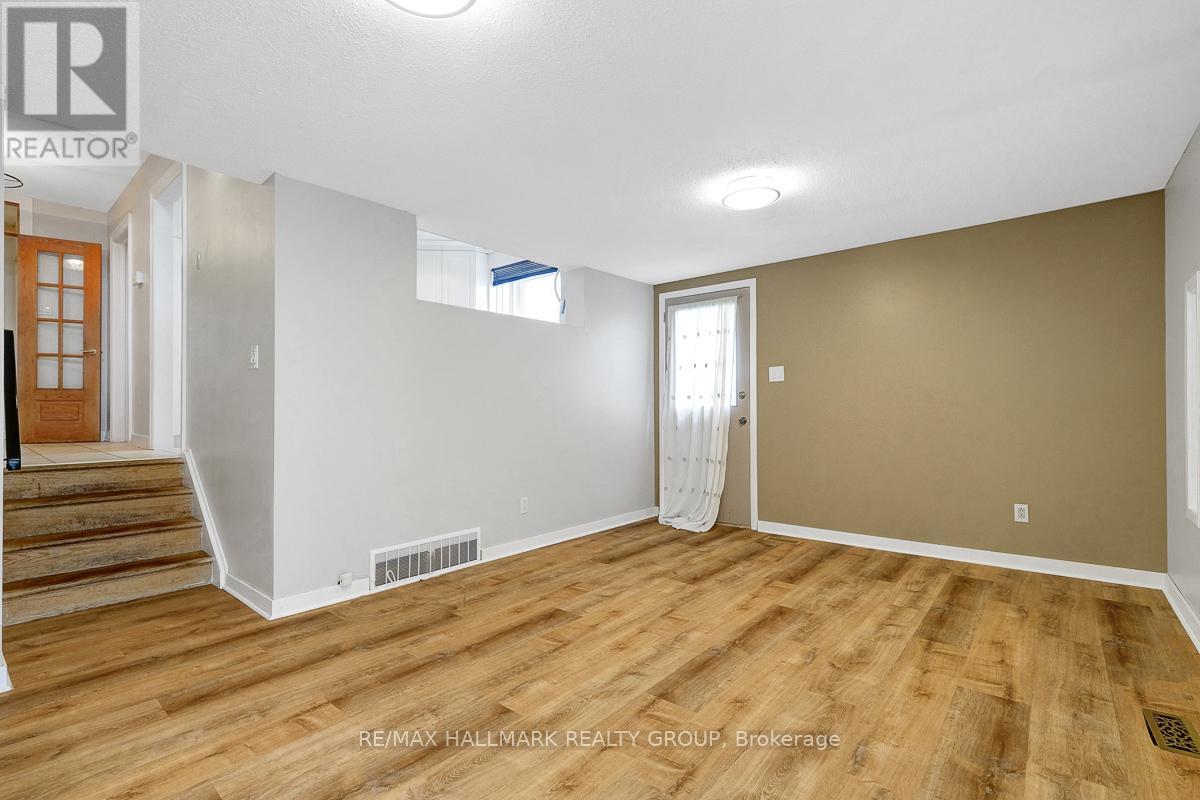 Photo 24 of 2149 Hubbard Crescent, Ottawa ON