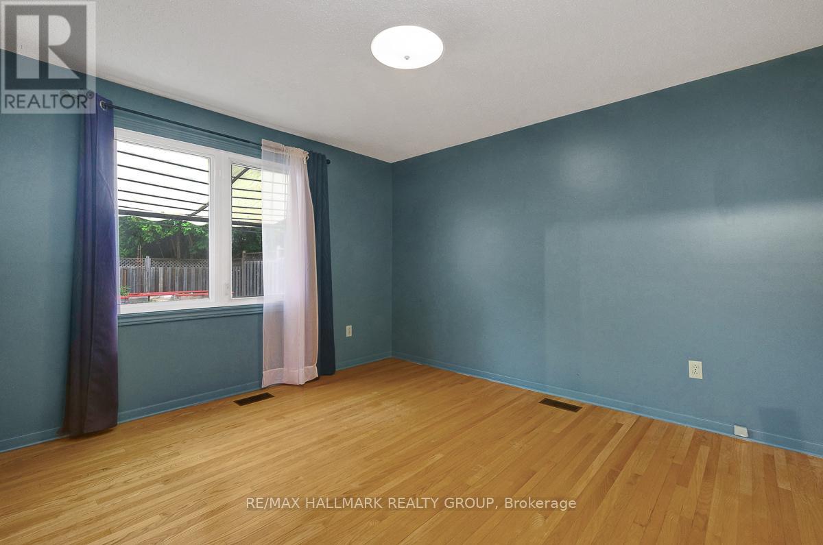 Photo 27 of 2149 Hubbard Crescent, Ottawa ON