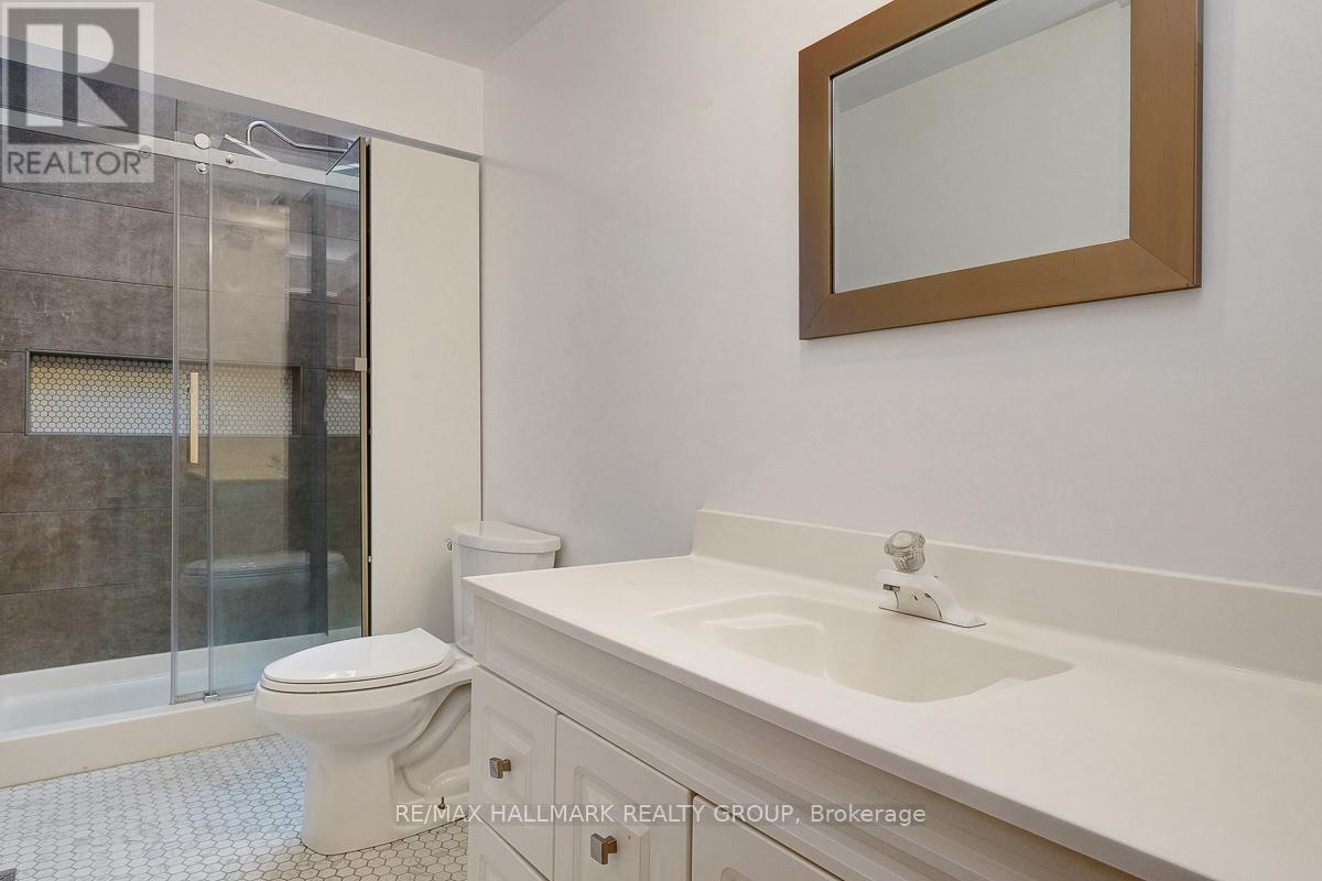 Photo 29 of 2149 Hubbard Crescent, Ottawa ON