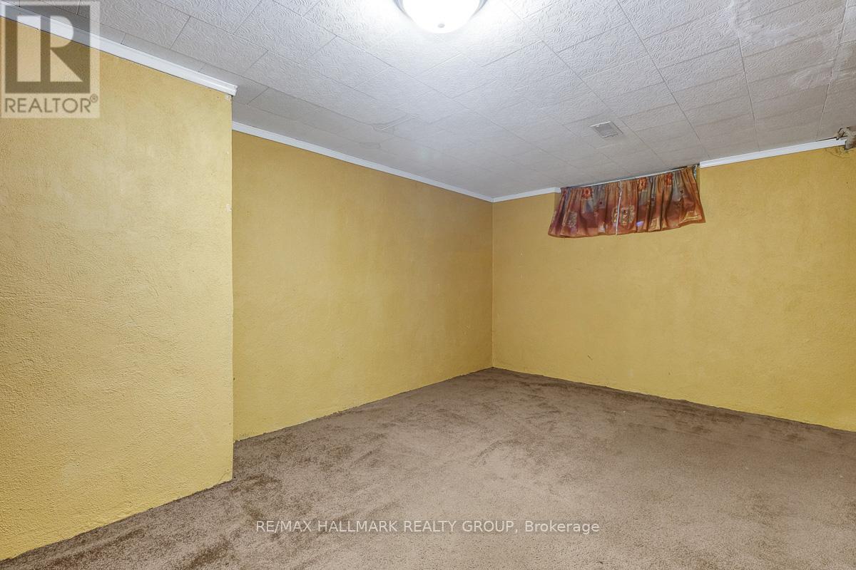 Photo 32 of 2149 Hubbard Crescent, Ottawa ON